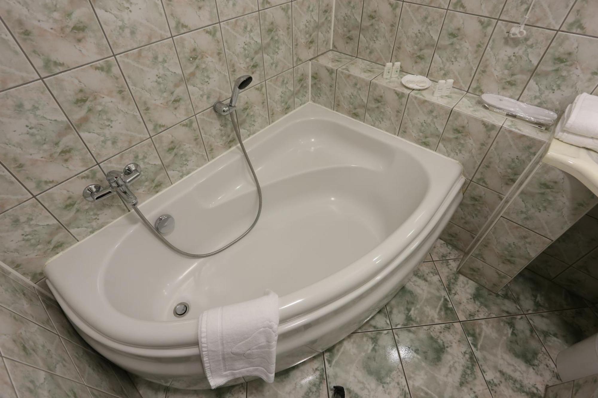 Hotel Ior بوزنان الغرفة الصورة