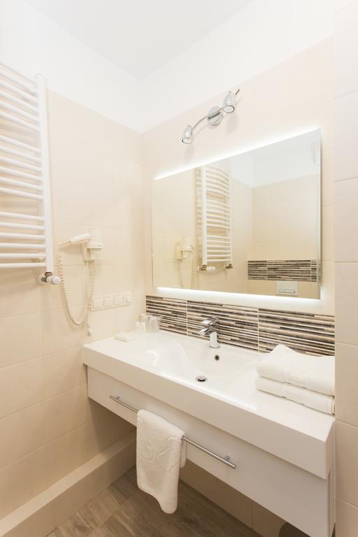 Hotel Ior بوزنان المظهر الخارجي الصورة